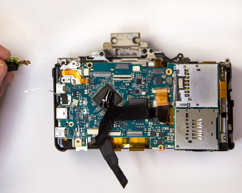 تصویر تعمیر برد دوربین 